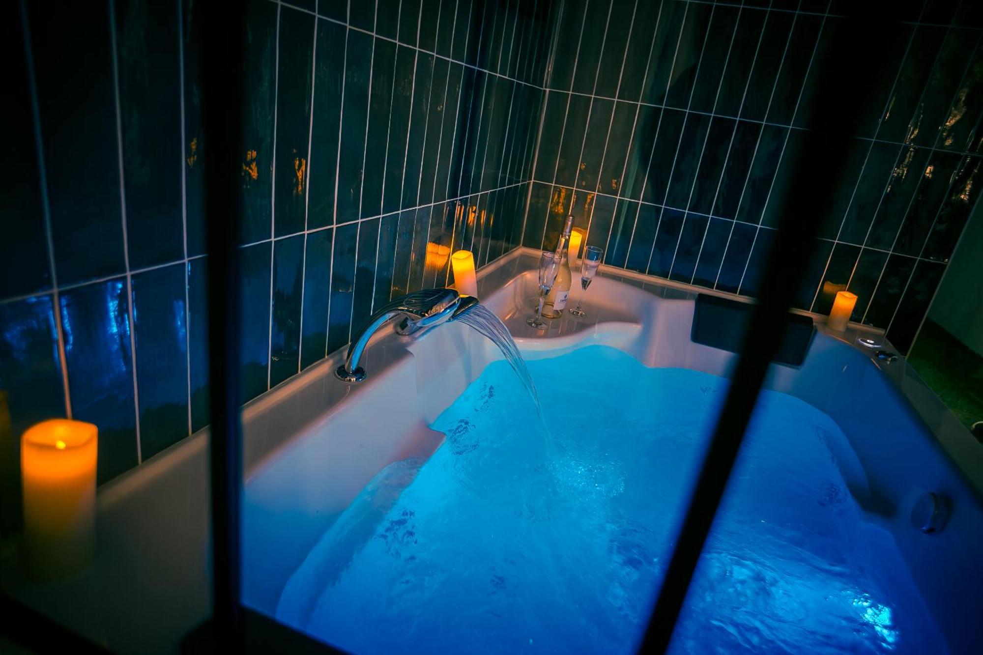 Love Room Du Mont D'Or - Baignoire Spa - Minibar Offert Marseille Exteriér fotografie